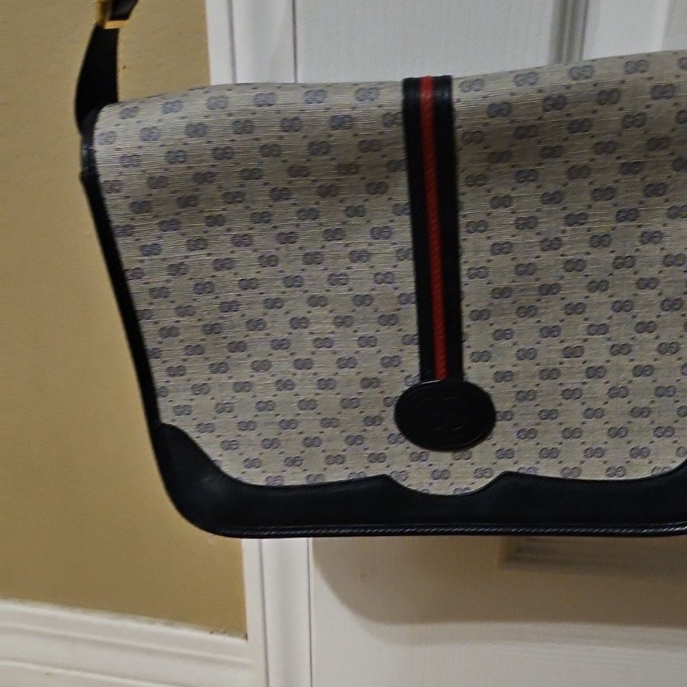 Gucci Black and Cream Messenger Bag with Signature Style